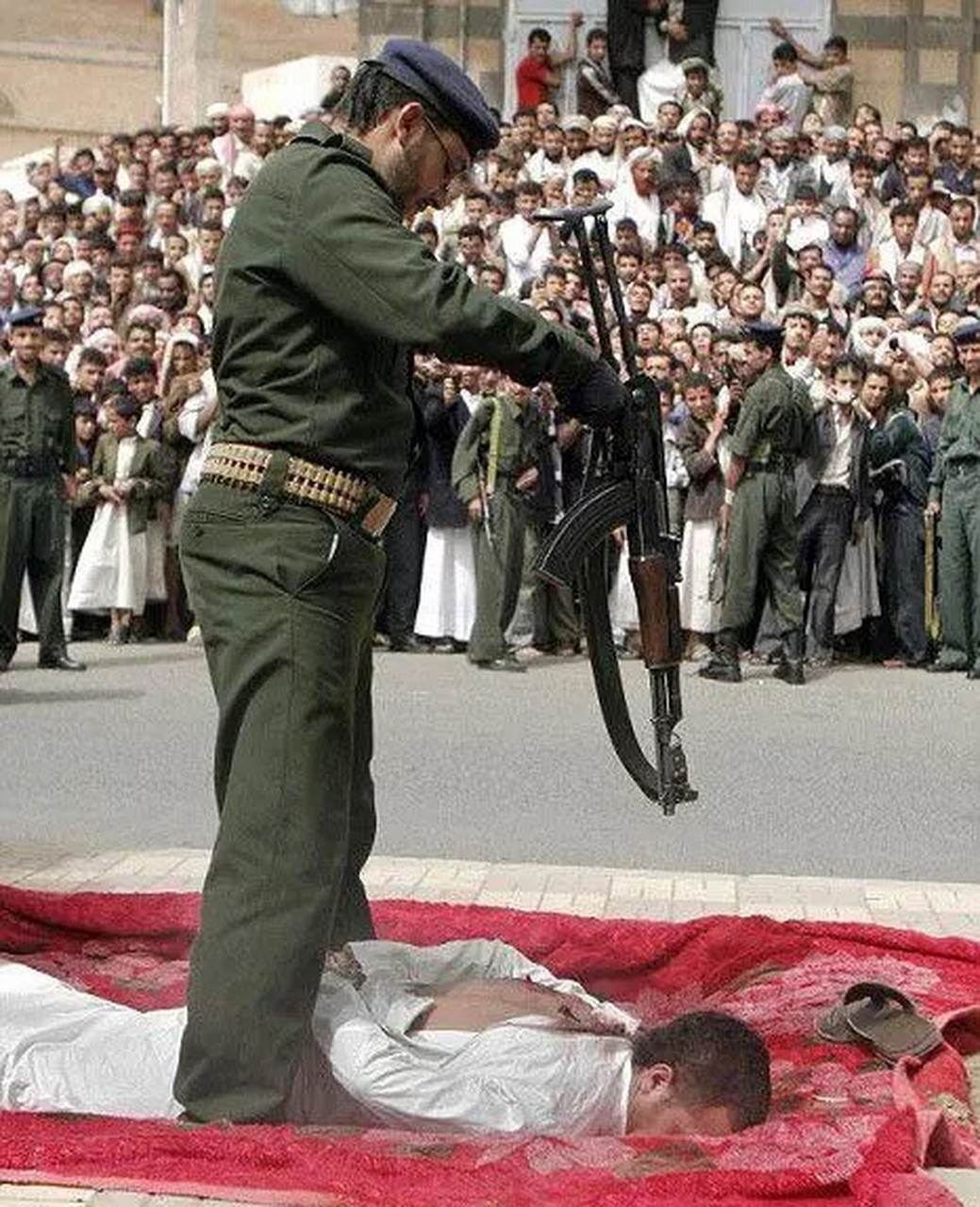 国外和国内的刑法的执行的区别[惊哭]  看了个国外的死刑执行,跟中国