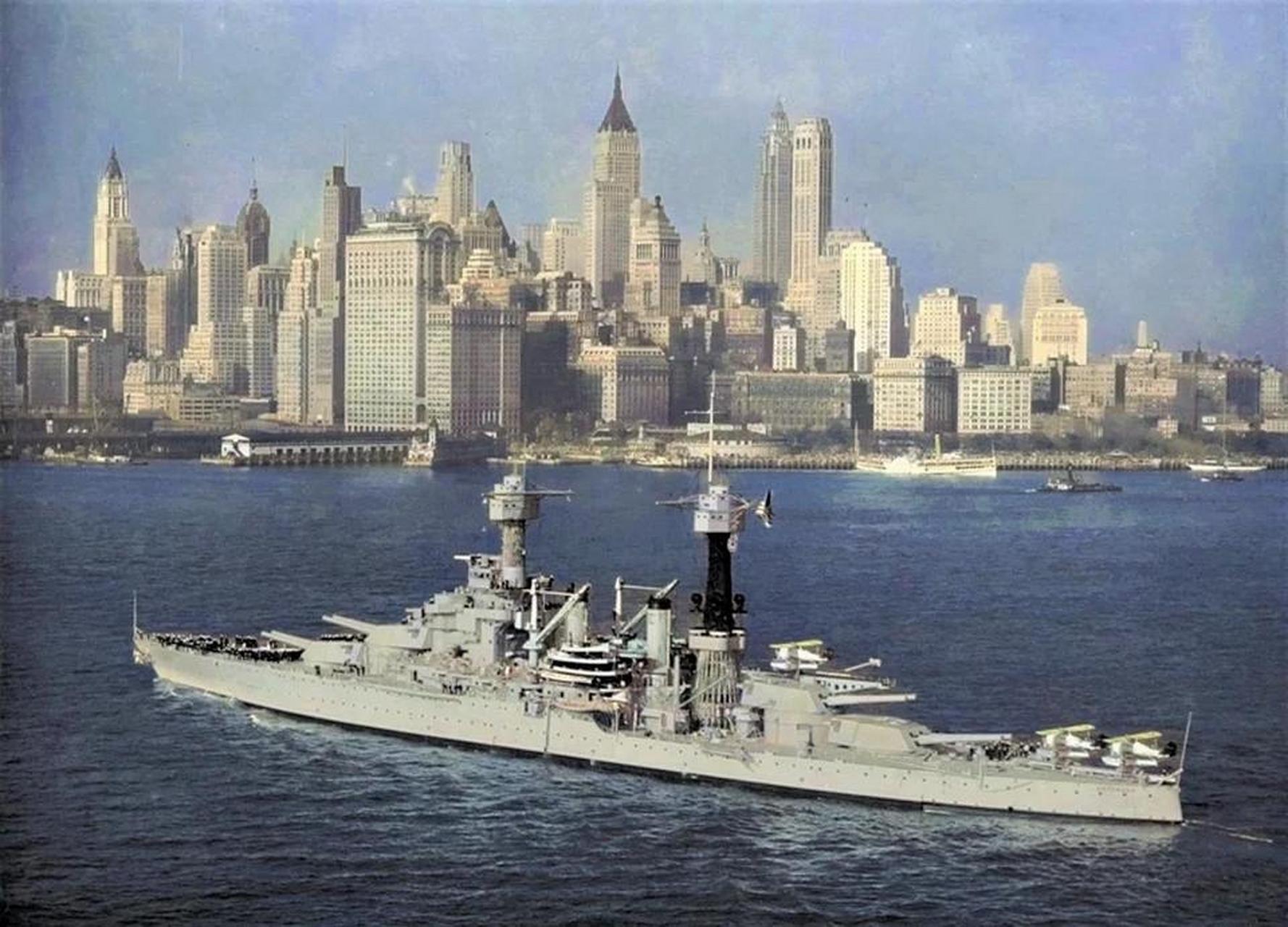 美国科罗拉多号战列舰(bb-45)在纽约港,大约1932年