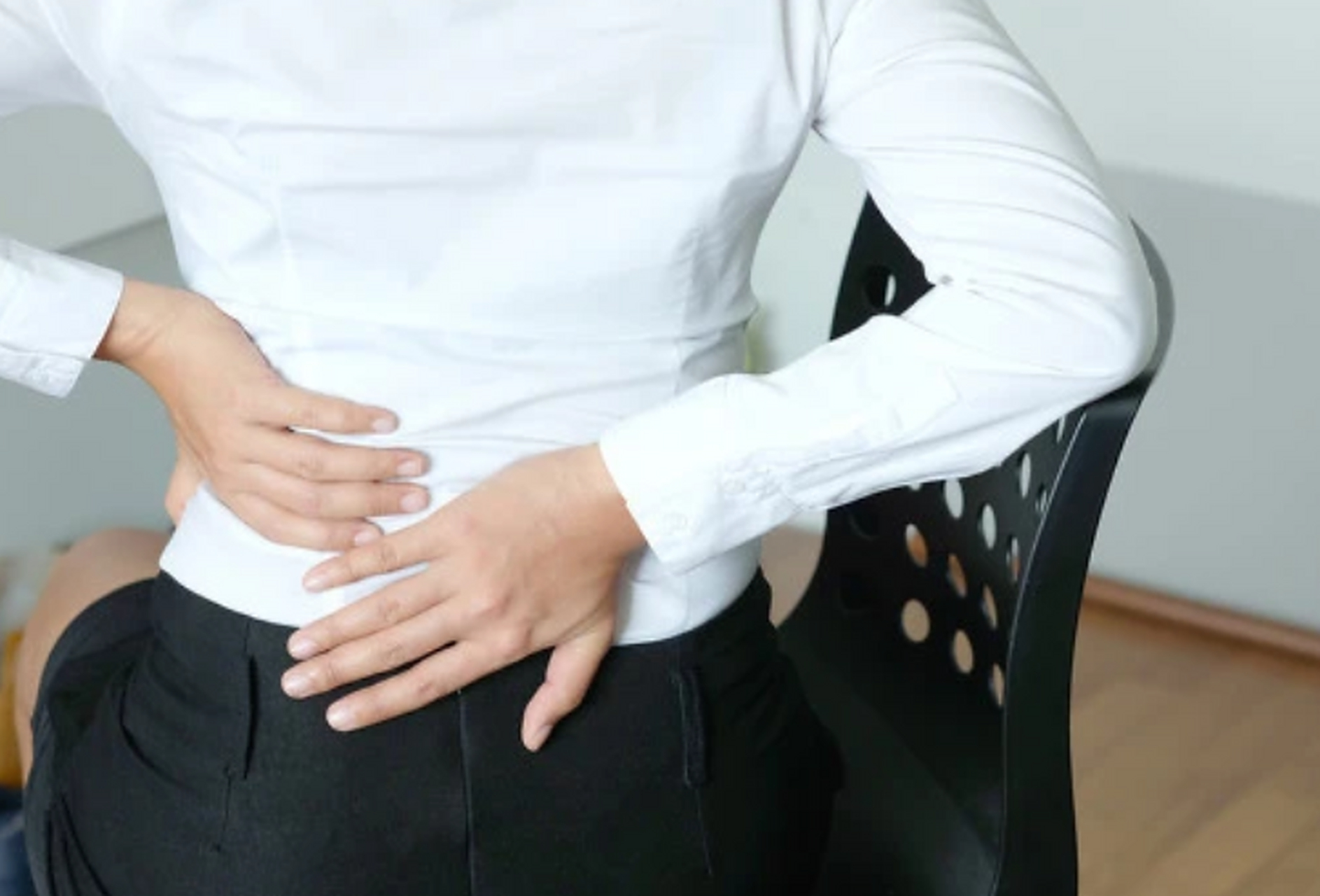 腰酸背痛也有可能是盆腔问题 很多职场女性,久坐后会经常感觉到腰酸