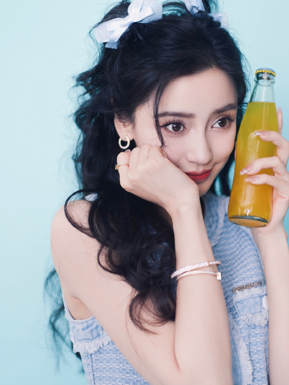 星闻#  angelababy小清新装扮来咯,浅蓝色的裙子看起来在夏天会很