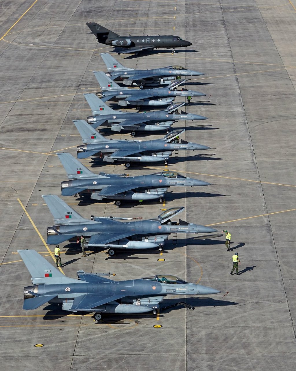 葡萄牙空军装备的f-16am战斗机和f-16bm战斗机,上世纪90年代初,葡萄牙