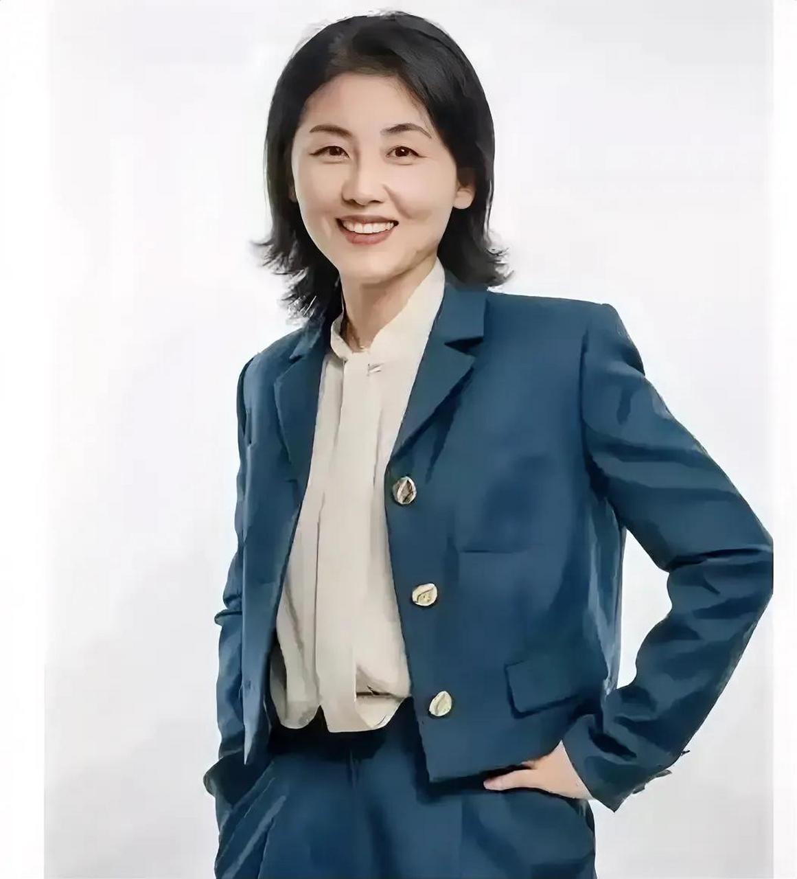 颜宁,一位年轻而才华横溢的美女科学家,以其出众的智慧和独特的魅力