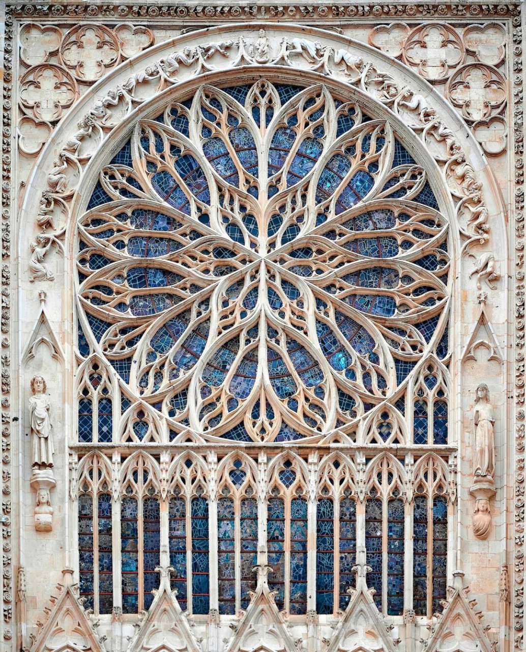 欧洲不同教堂中玫瑰花窗的细节  不同教堂的花窗实在太美了