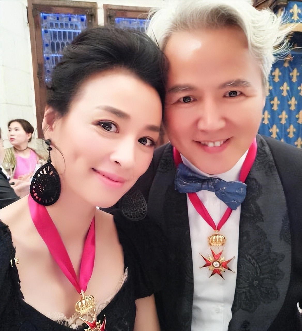 张庭,这位娱乐圈的知名女演员,最近却因为其丈夫林瑞阳涉嫌在直播间搞