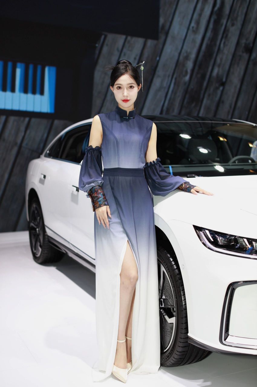 成都车展岚图 新中式太好看啦   #车模# #汽车摄影# #2023成都车展