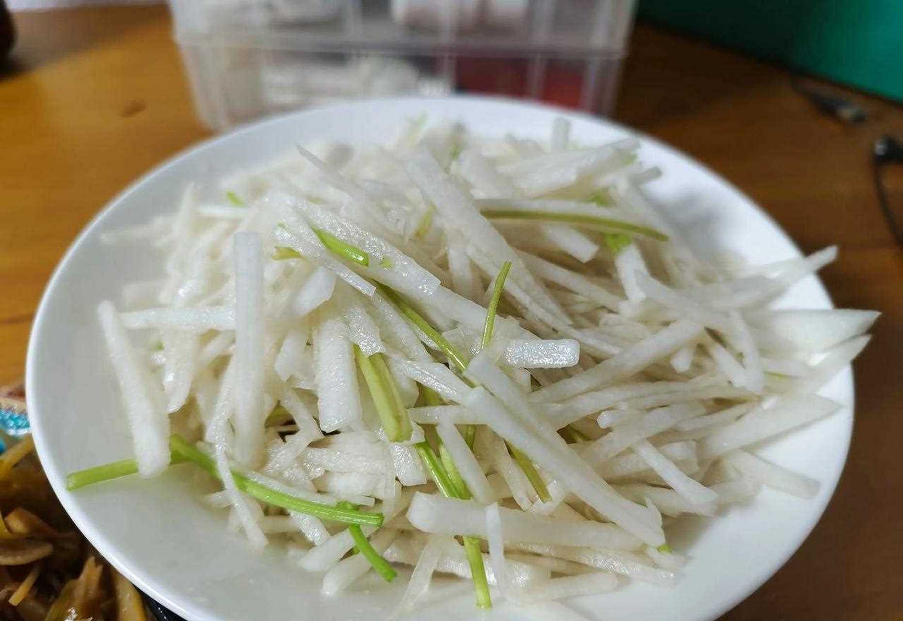 最近火气太大,连着吃了2周萝卜才算好了些.