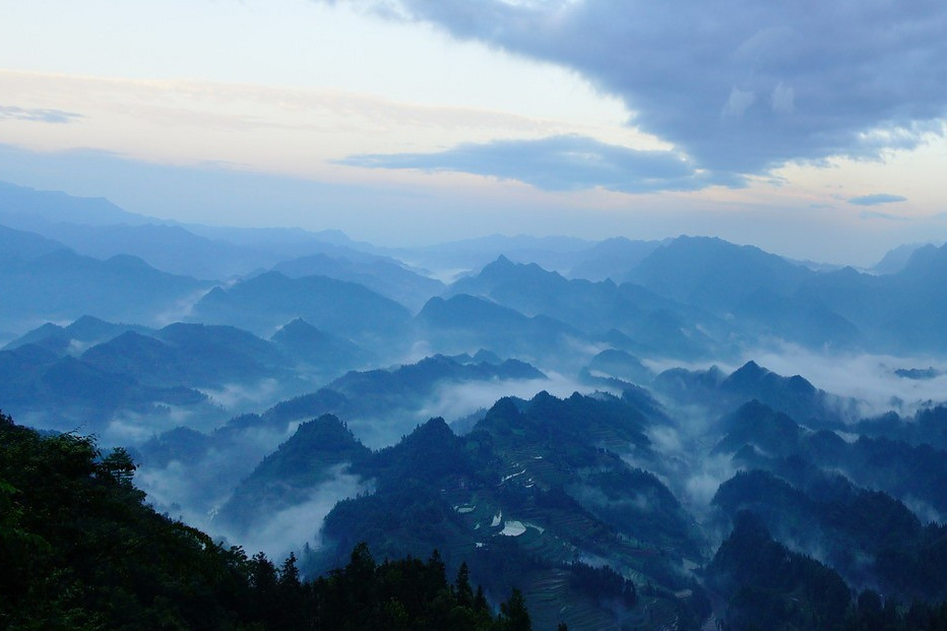古蔺普照山:这里的视野开阔,这里的山势雄奇,向东可观日出,向西可以观