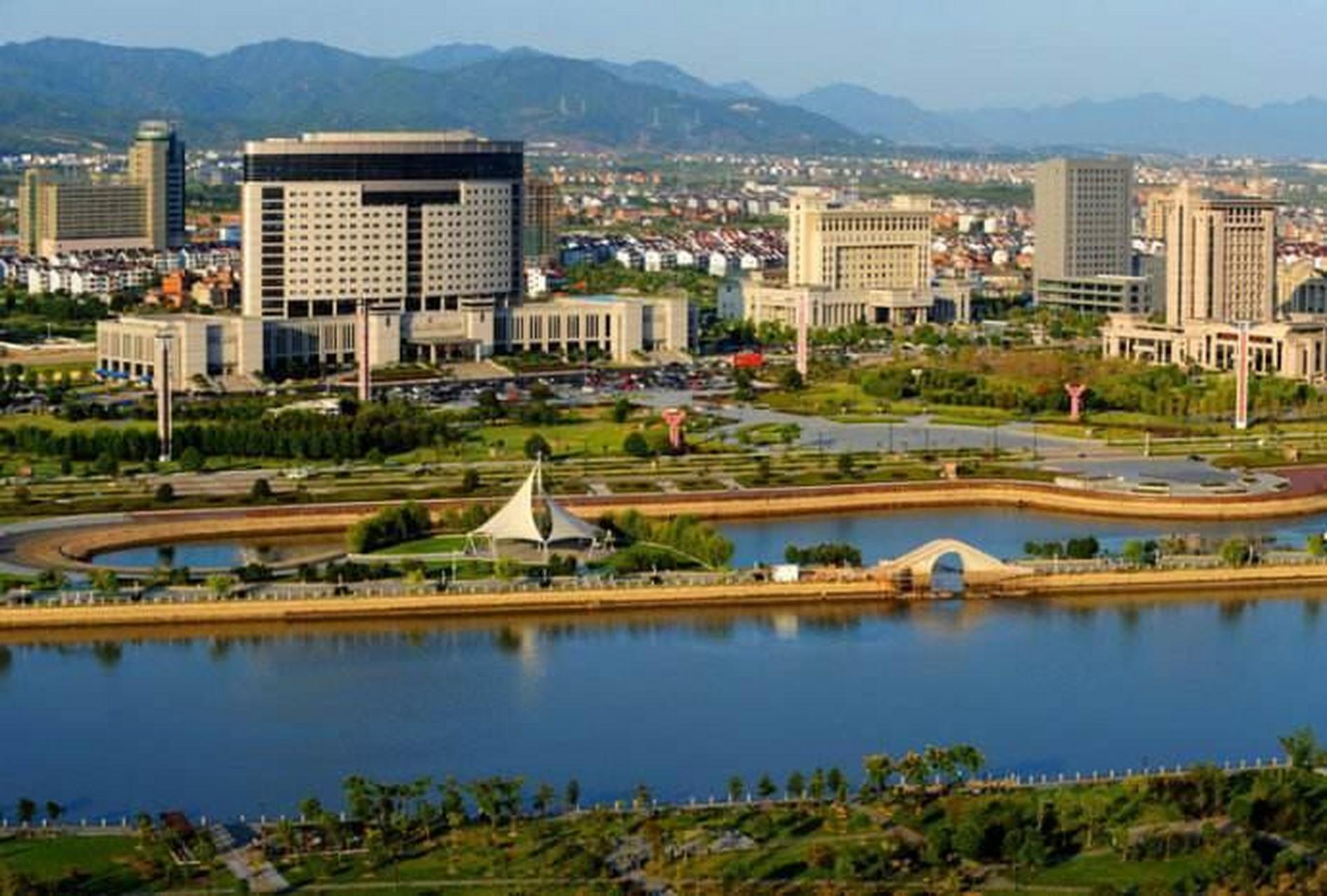 东阳市,浙江省辖县级市,由金华市代管,全市辖有6个街道,11个镇和1个乡