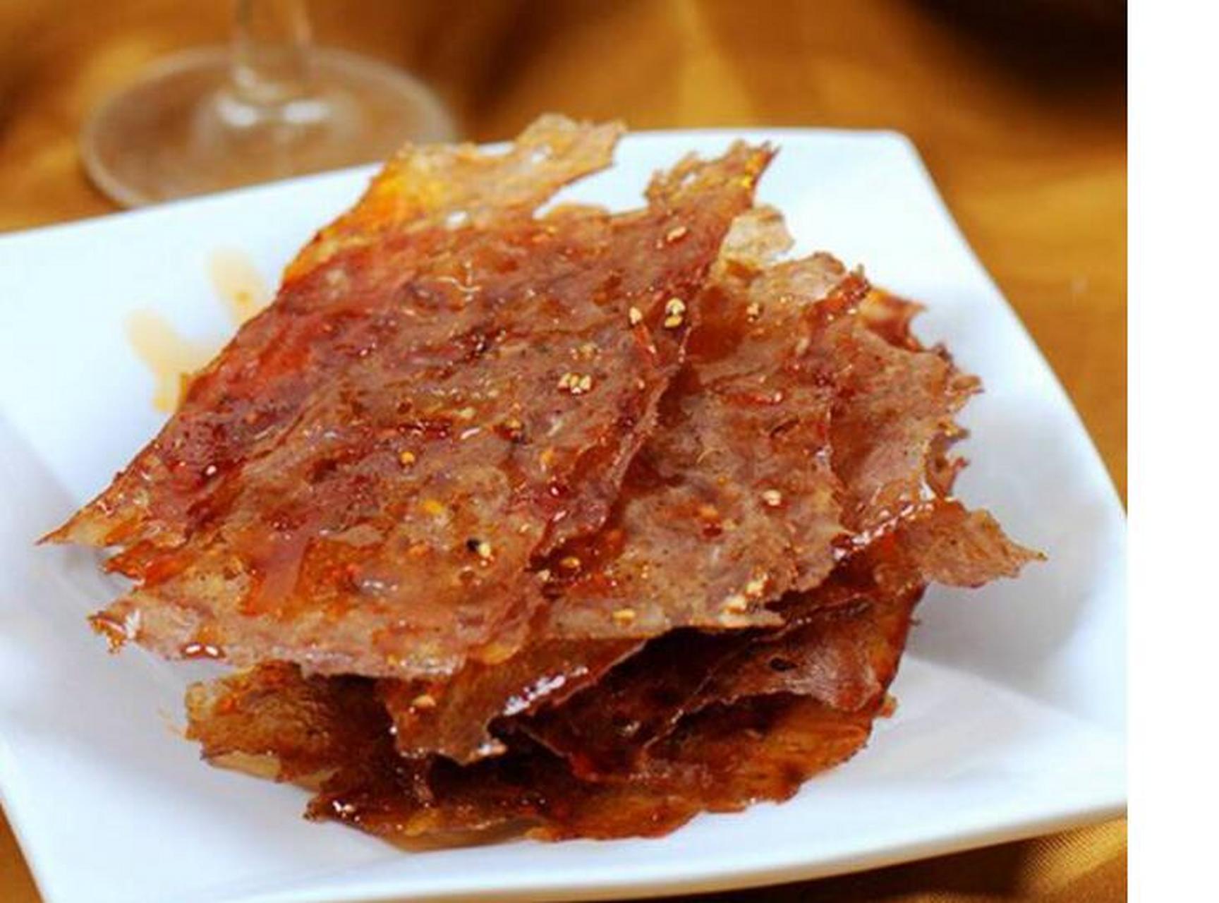 说起这灯影牛肉,很多爱吃川菜的朋友应该不会陌生,它那麻辣鲜爽的味道