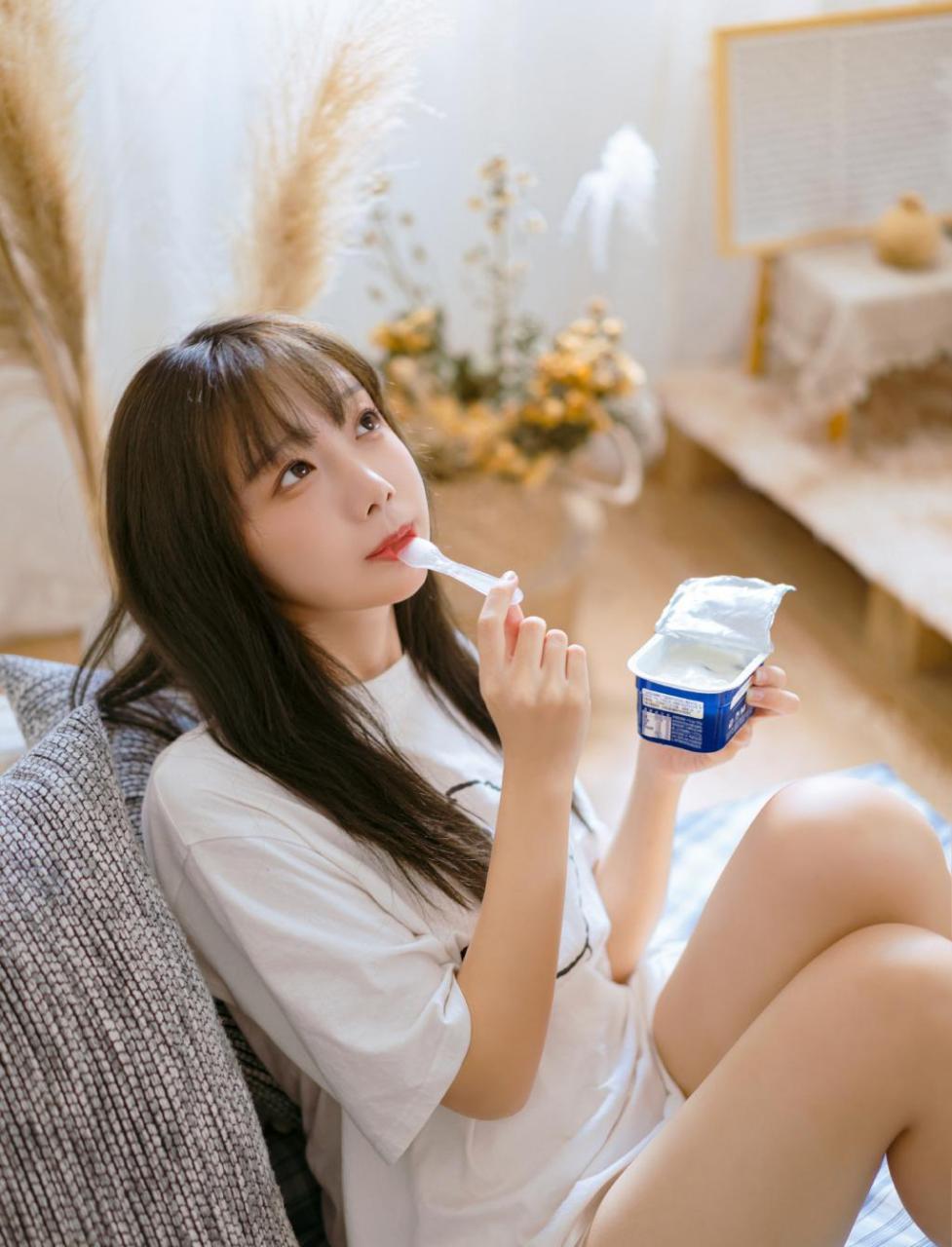 白嫩可爱的日系美少女唯美写真