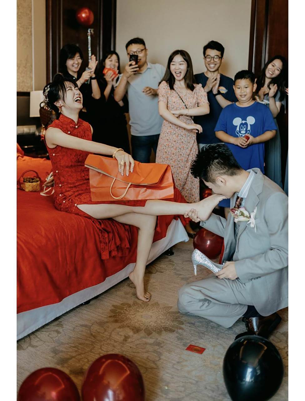 结婚的时候亲脚,是哪里的习俗?