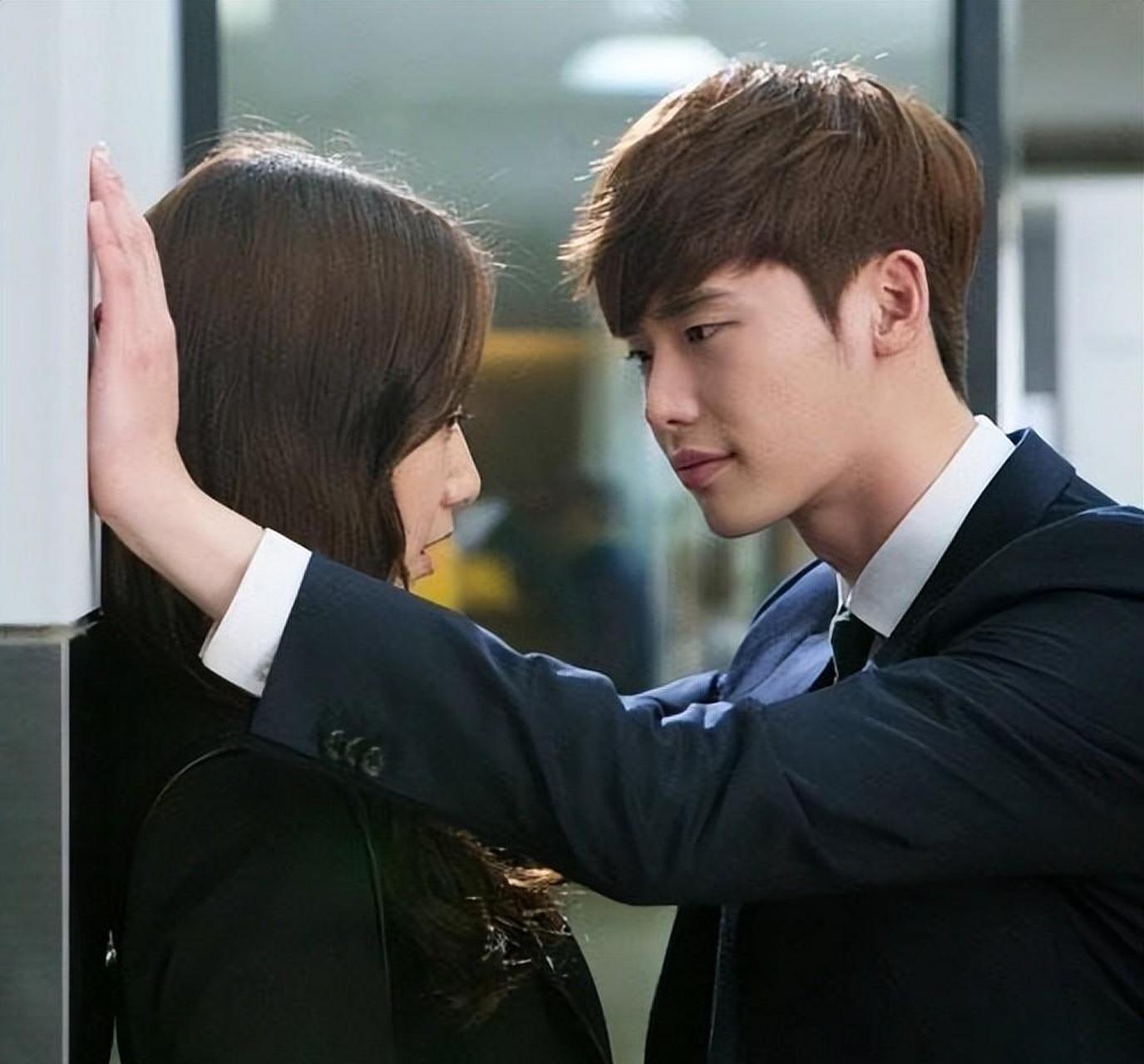 李钟硕绯闻女友都是女神!认爱iu,恋秀智乌龙,不认爱朴信惠遭酸