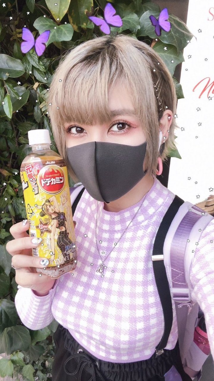 声优菲鲁兹蓝更新自拍 声优菲鲁兹蓝更新自拍,手中的饮料是朝日与