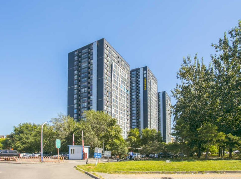 朝阳公园附近的瞰都国际,泰华滨河苑,东风家园,亮马水晶这几个项目的