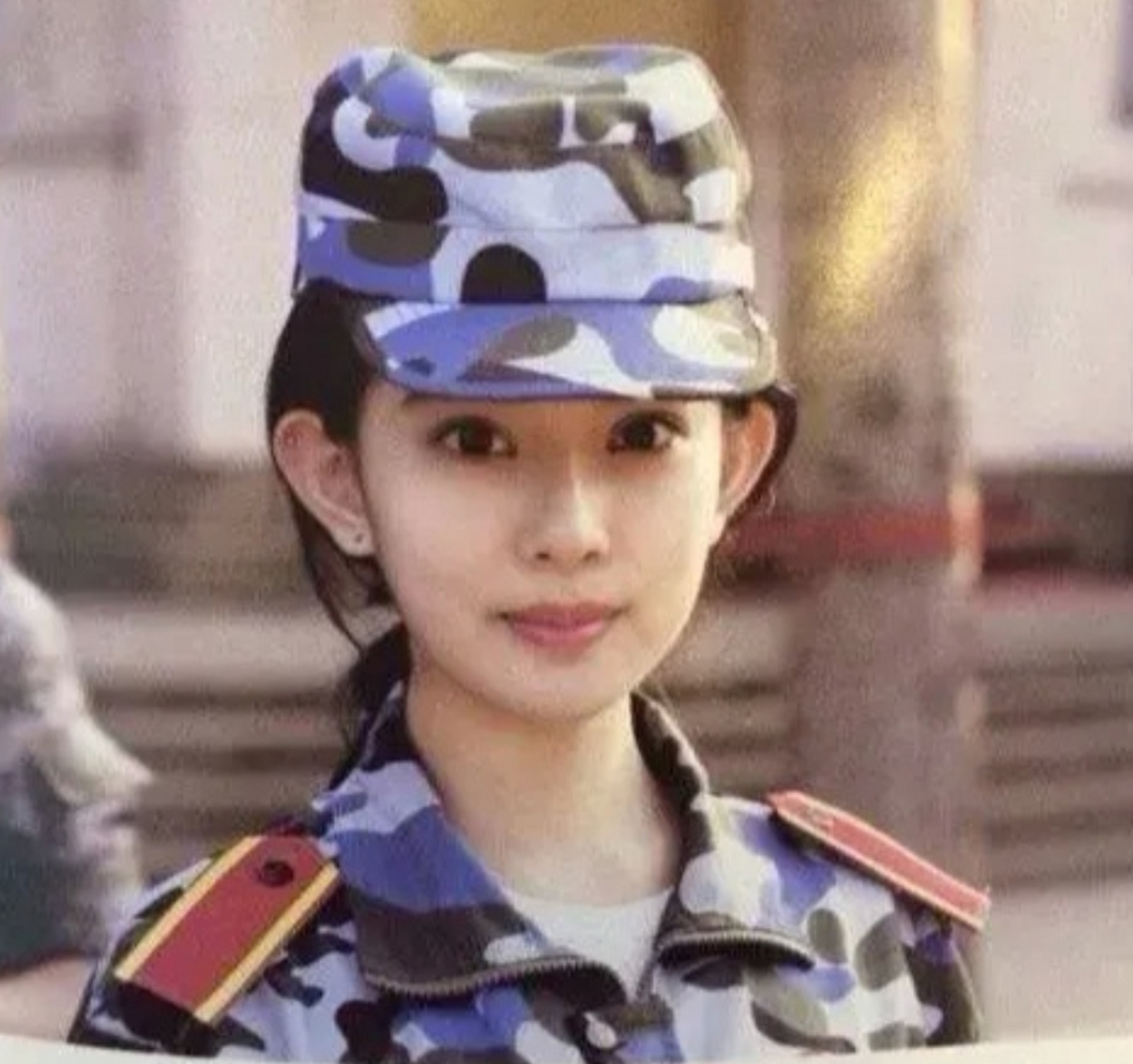 孟子义大学军训素颜照,我敢保证这小妞绝对没整过