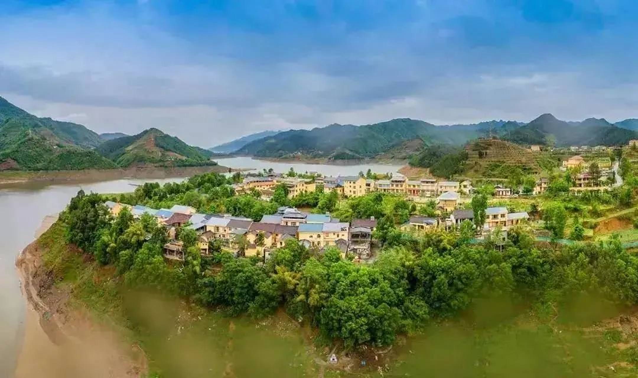 五一游玩好出去——白龙湖·幸福岛景区 白龙湖·幸福岛地处青川东北