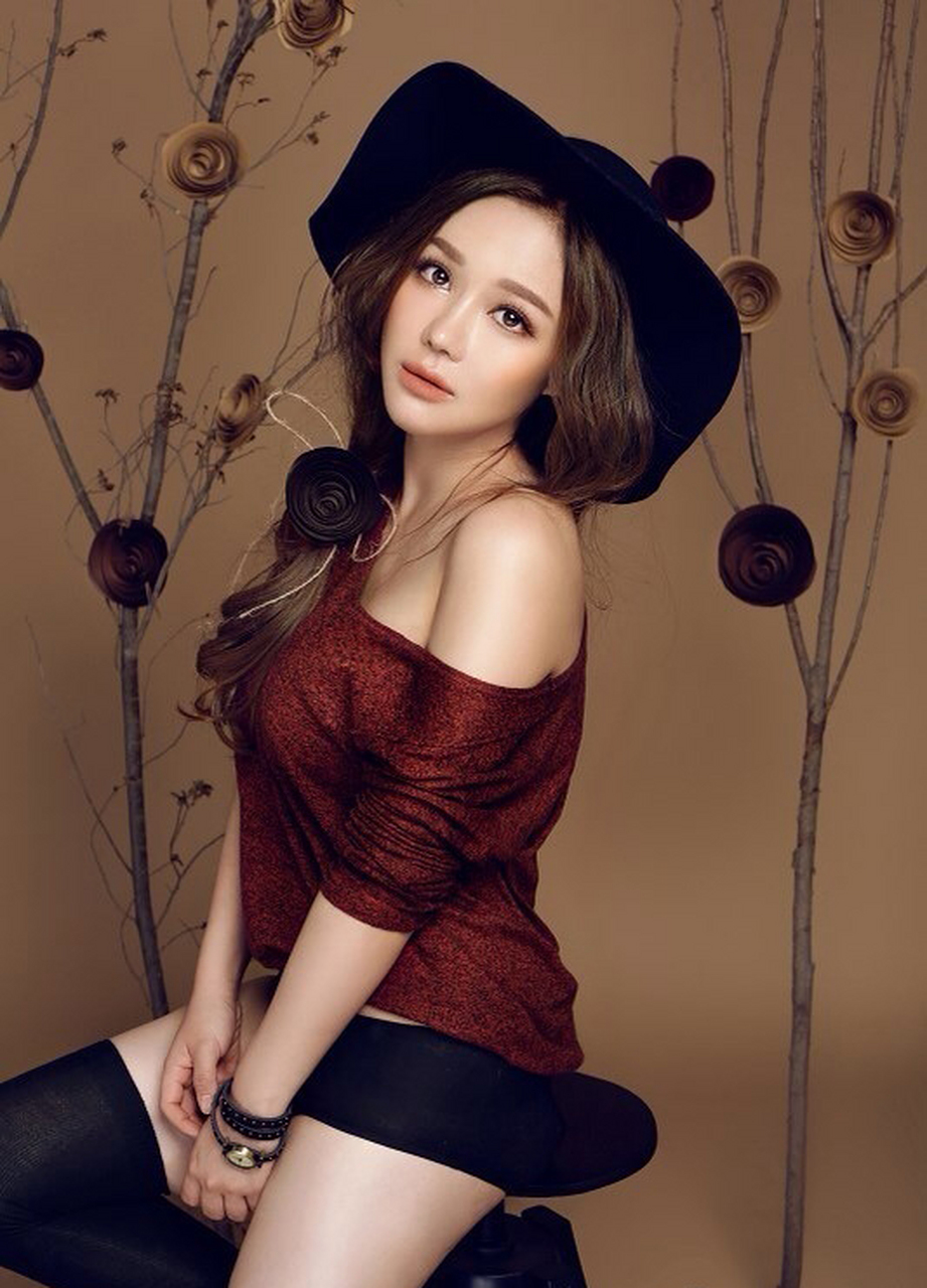 职业模特儿郭婷婷室内艺术写真