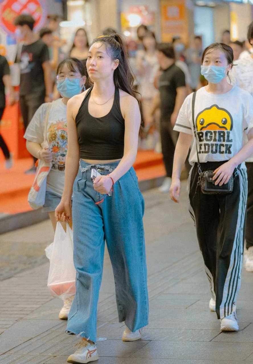 长沙街拍|凌晨街拍长沙黄兴路步行街 和国内其他大部分城市不一样的是