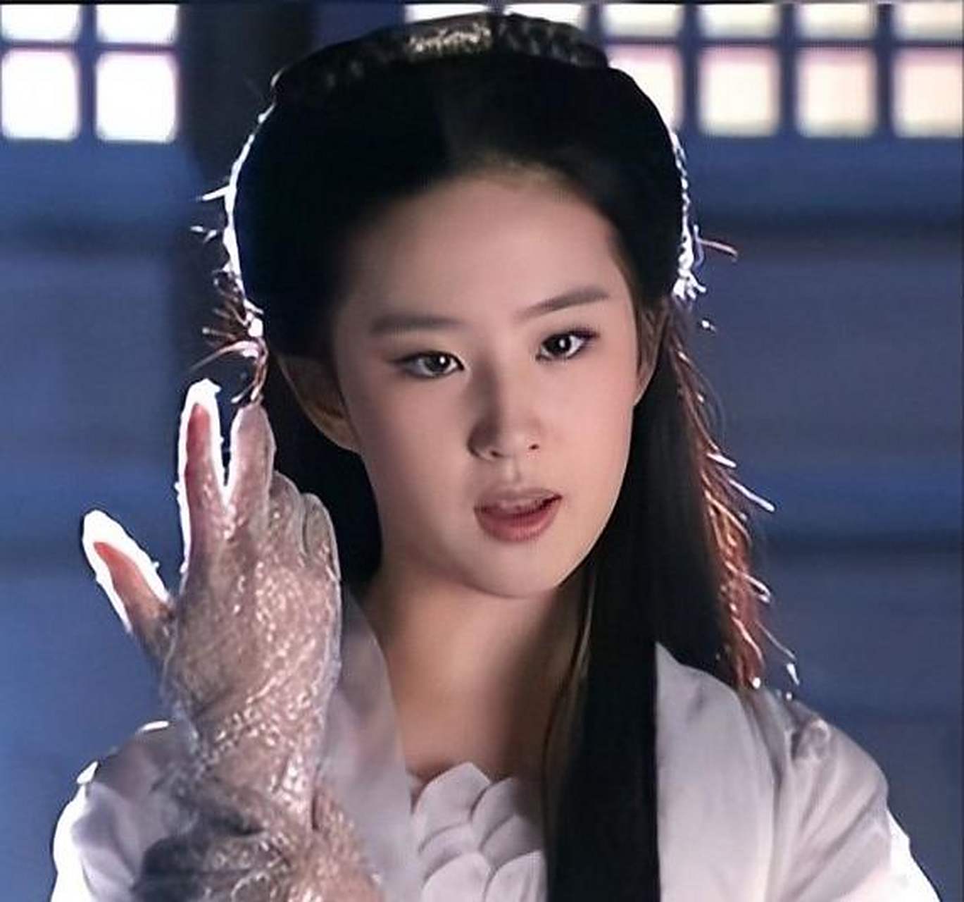 刘亦菲#终于知道刘亦菲在拍摄《神雕侠侣》中,空手夺白刃戴的泡沫