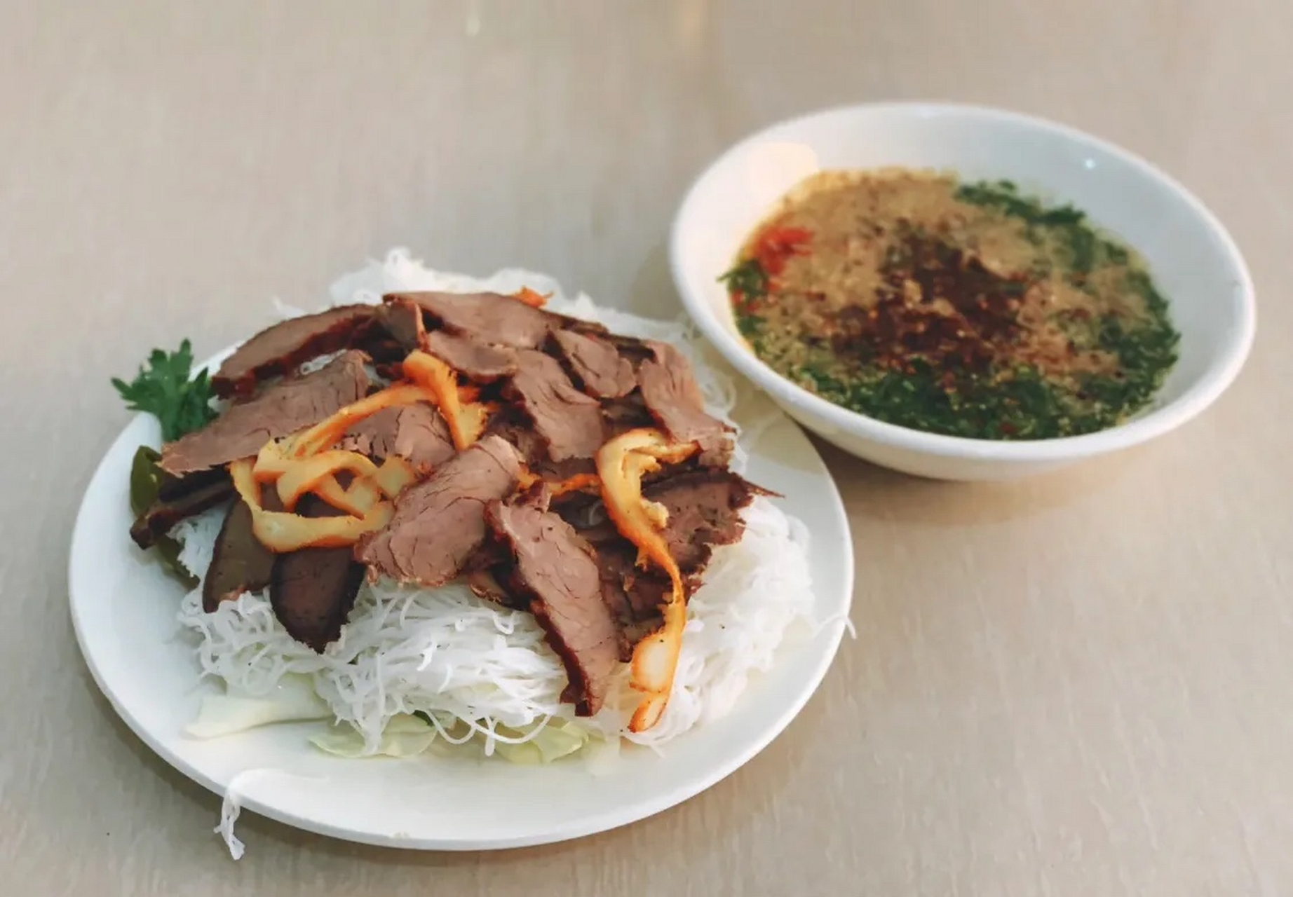 这真是被诡异名字耽误的美食吗? 到德宏一定要尝尝正宗的#撒撇# .