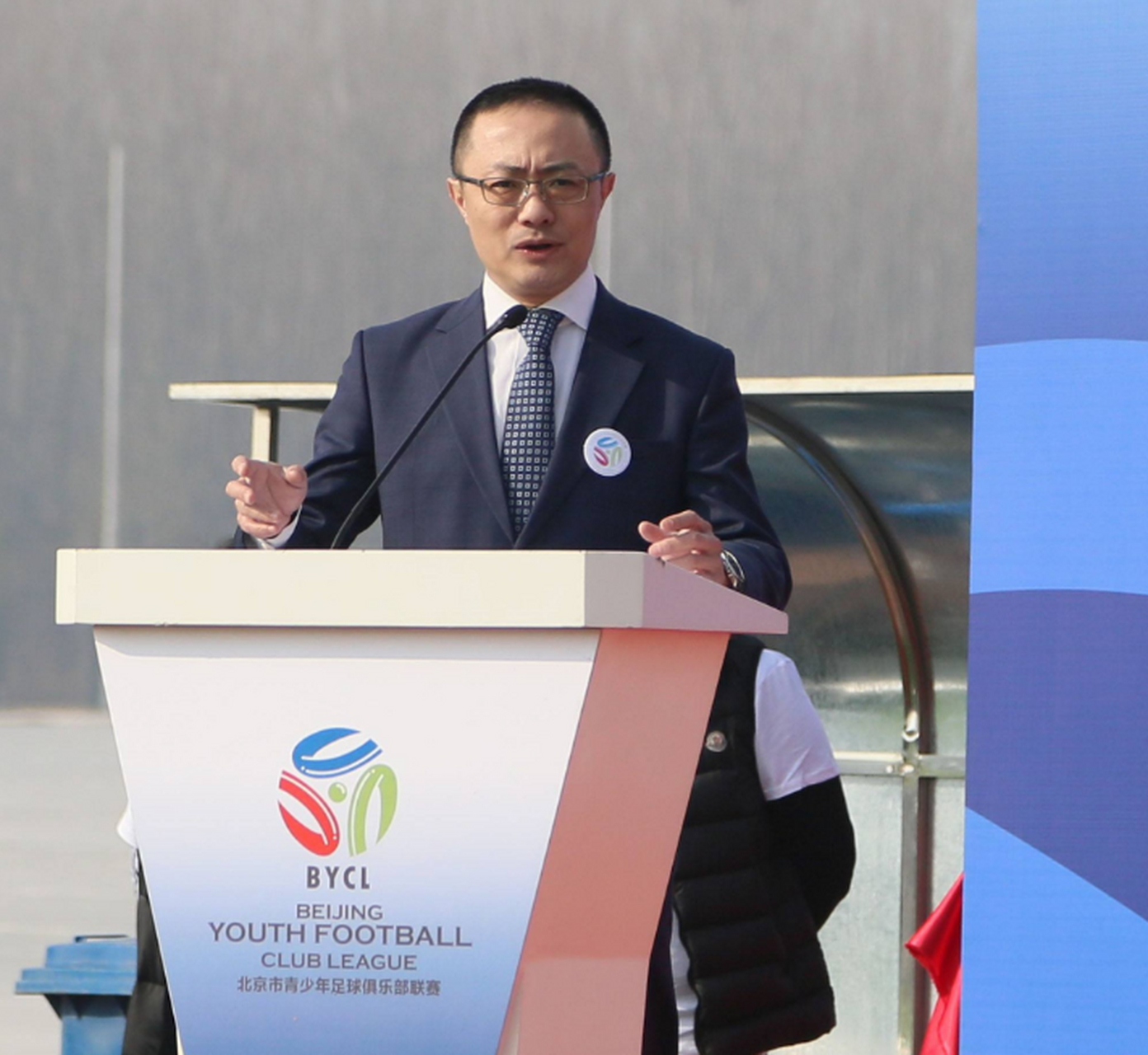 魏翊东做客北京电视台体育频道《足球100分》栏目,针对京鲁大战几处