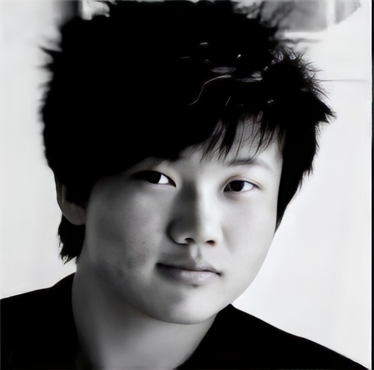 没想到,郝志鹏父母不分青红皂白,叫来17名壮汉说:"放心打,我有钱.