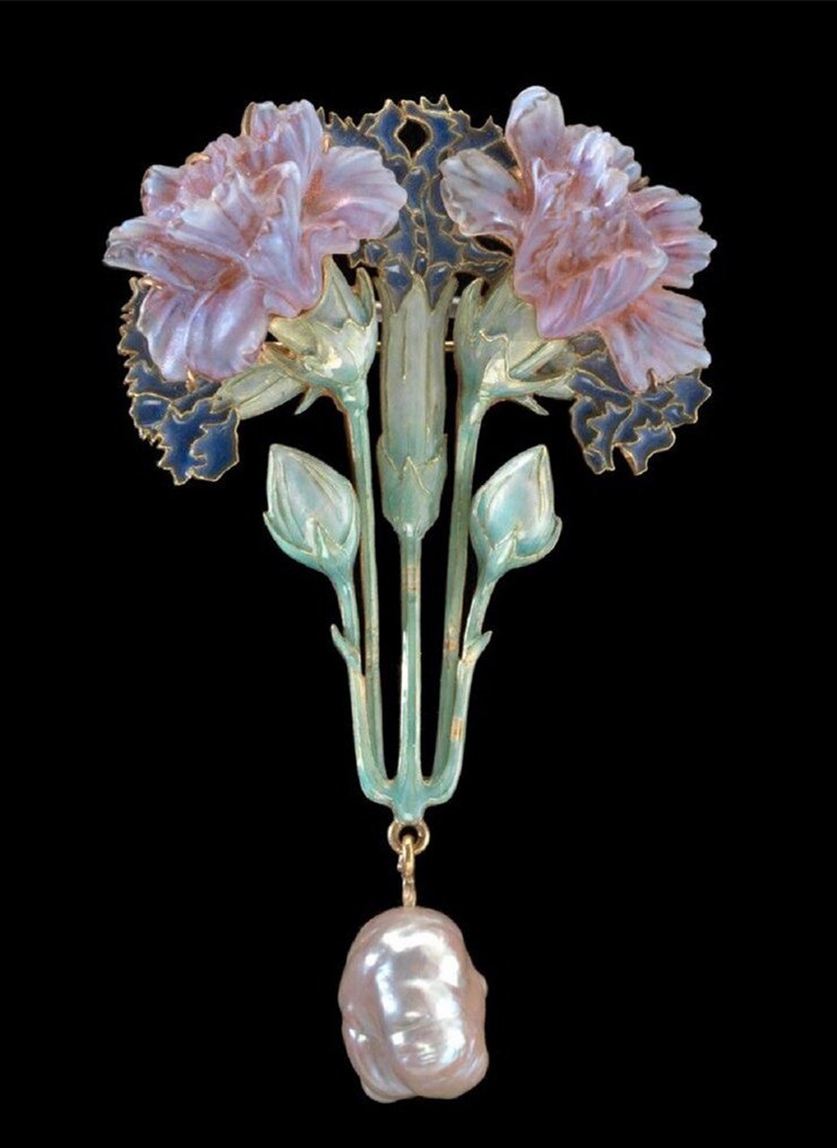 当玻璃成为绽放的花——新艺术大师莱俪的很多珠宝,都加入了晶莹剔透