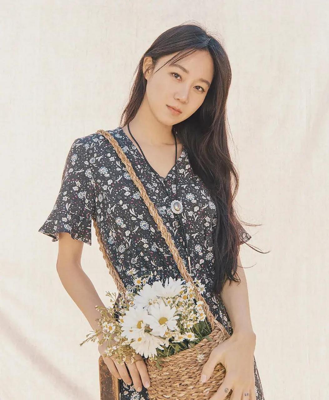 穿花裙子的孔孝真