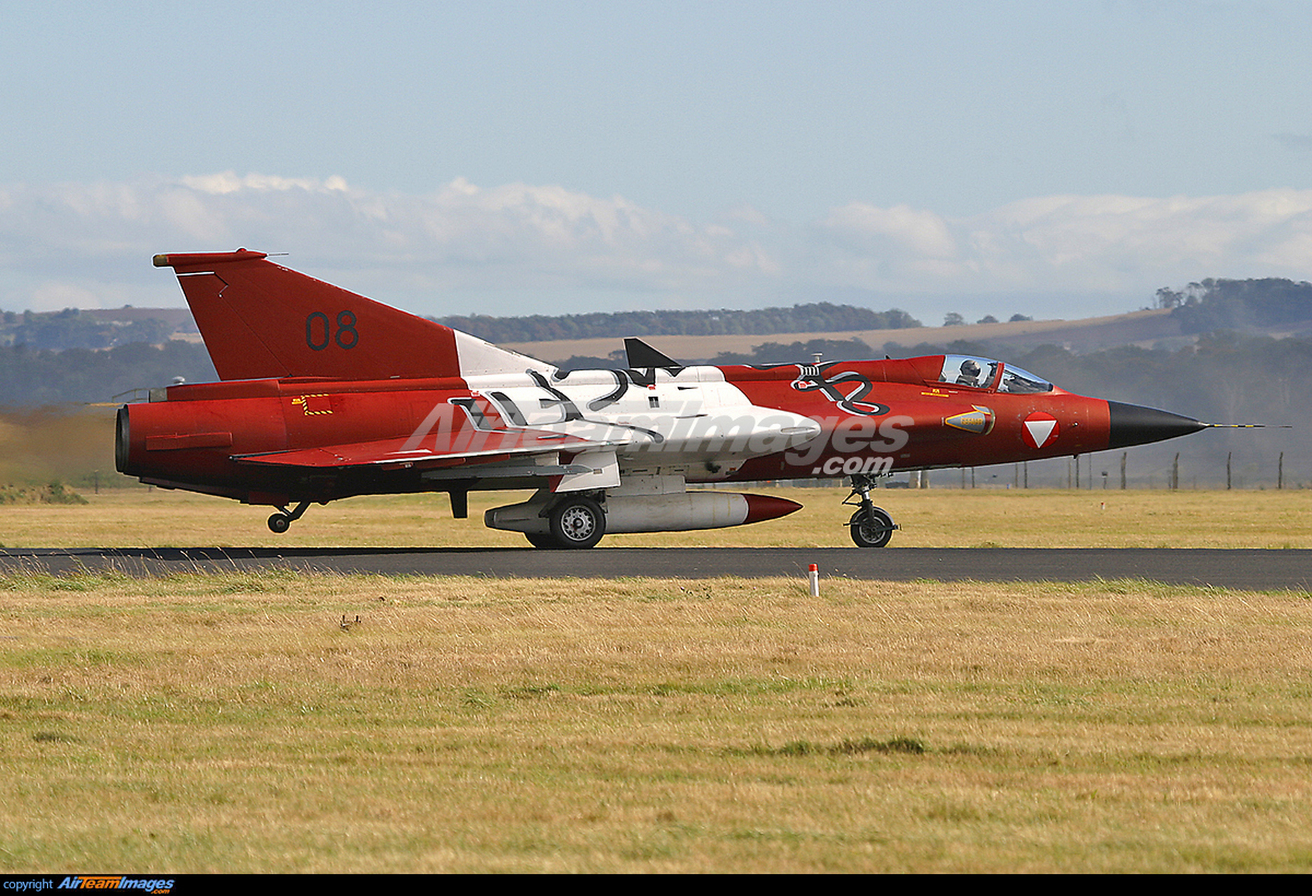 『奥地利空军萨博j35龙骑士』萨博j35 draken(瑞典语"龙"的意思)是