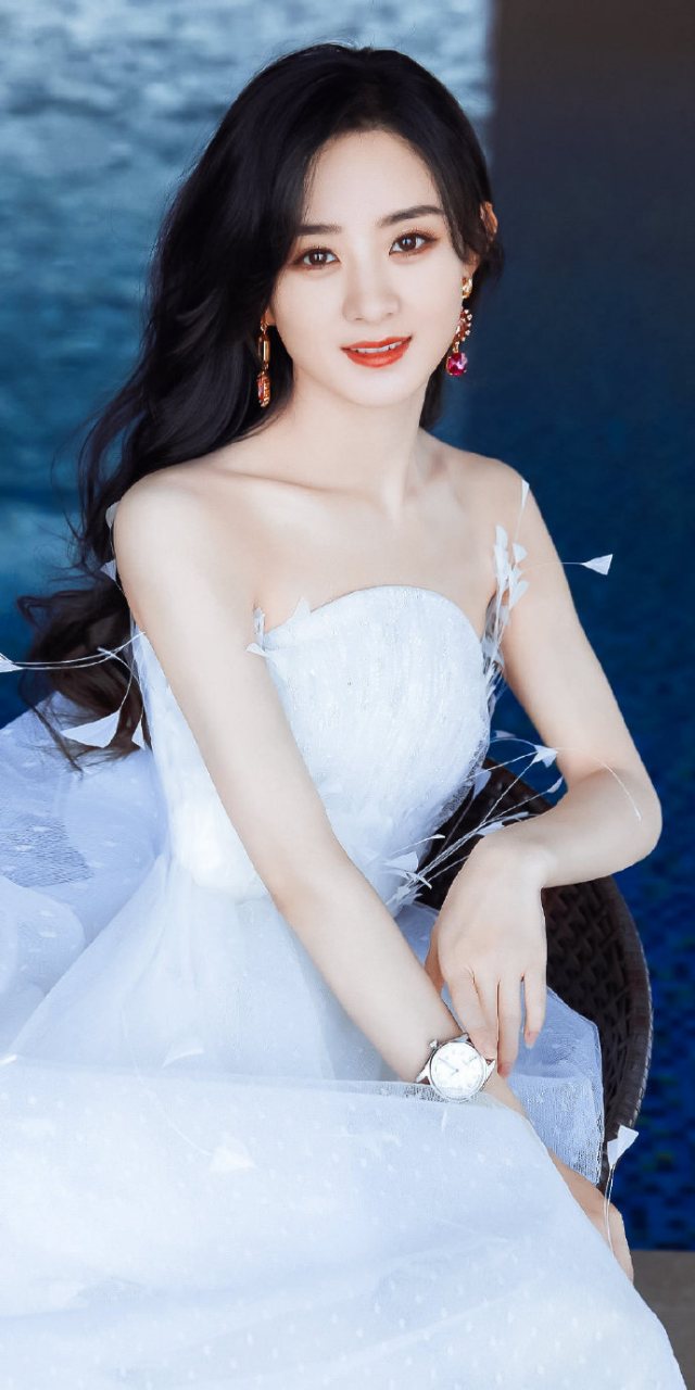 星闻#  赵丽颖上演锁骨秀,精致漂亮. #赵丽颖