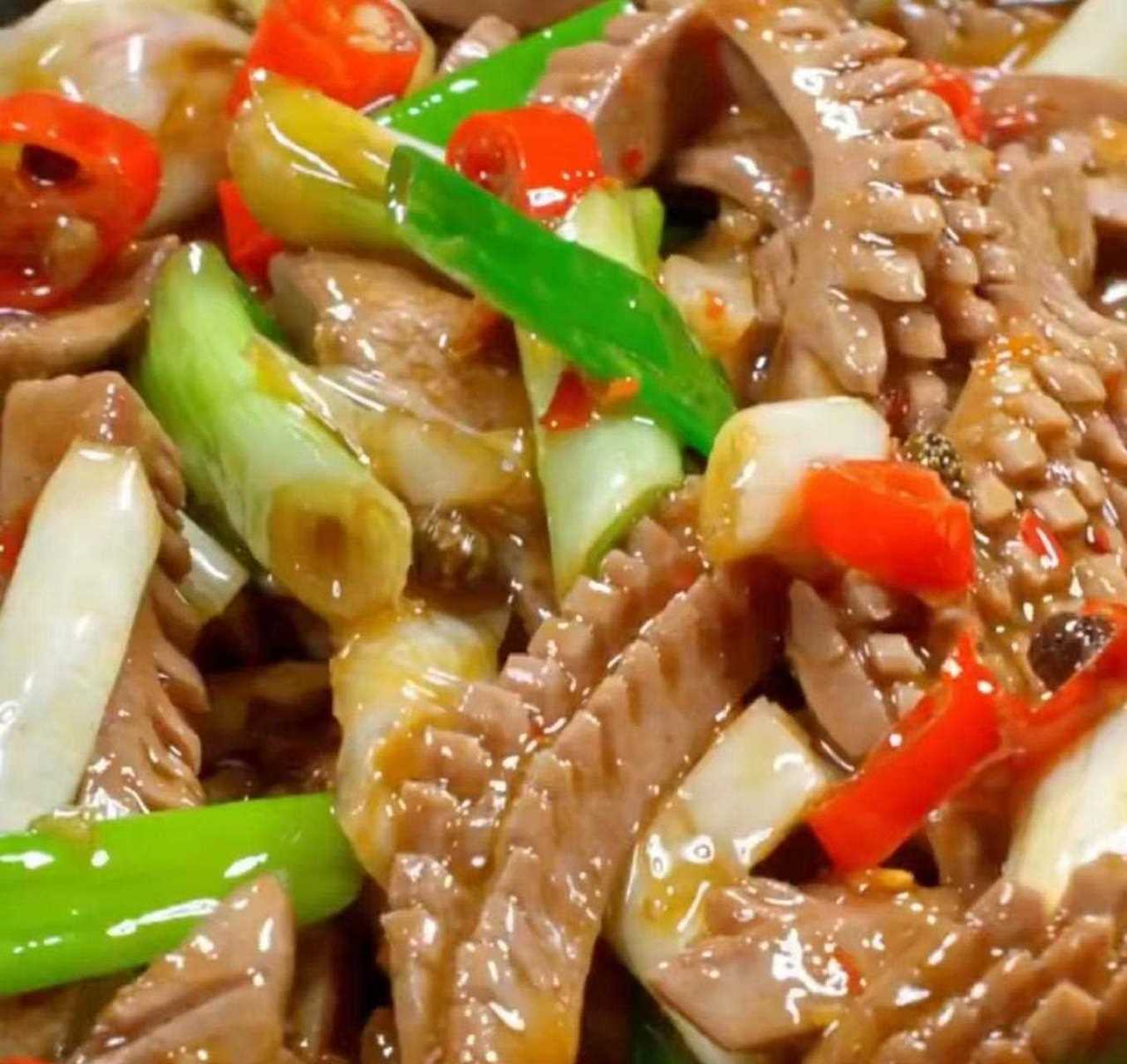 家常版爆炒腰花,学会这几个技巧,做出来的腰花口感滑嫩,一点都不腥!