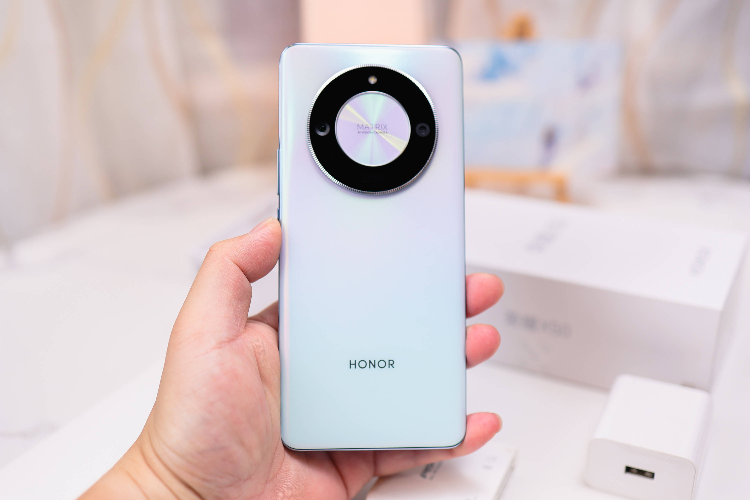 大家好,今天我要给大家分享一款让我完全被圈粉的千元机——荣耀050