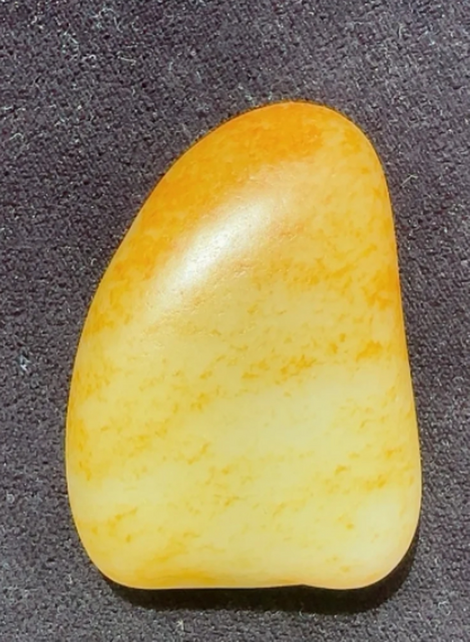 点击头像看直播##和田玉#天然牌子型 吊坠籽黄白种 洒金皮 老熟 驼