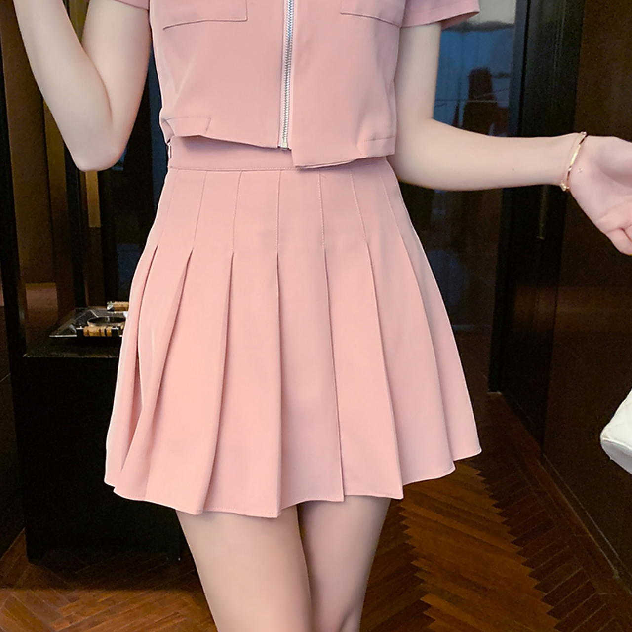 粉色系的短裙套装,好显嫩啊 笑脸印花设计少女心满满!