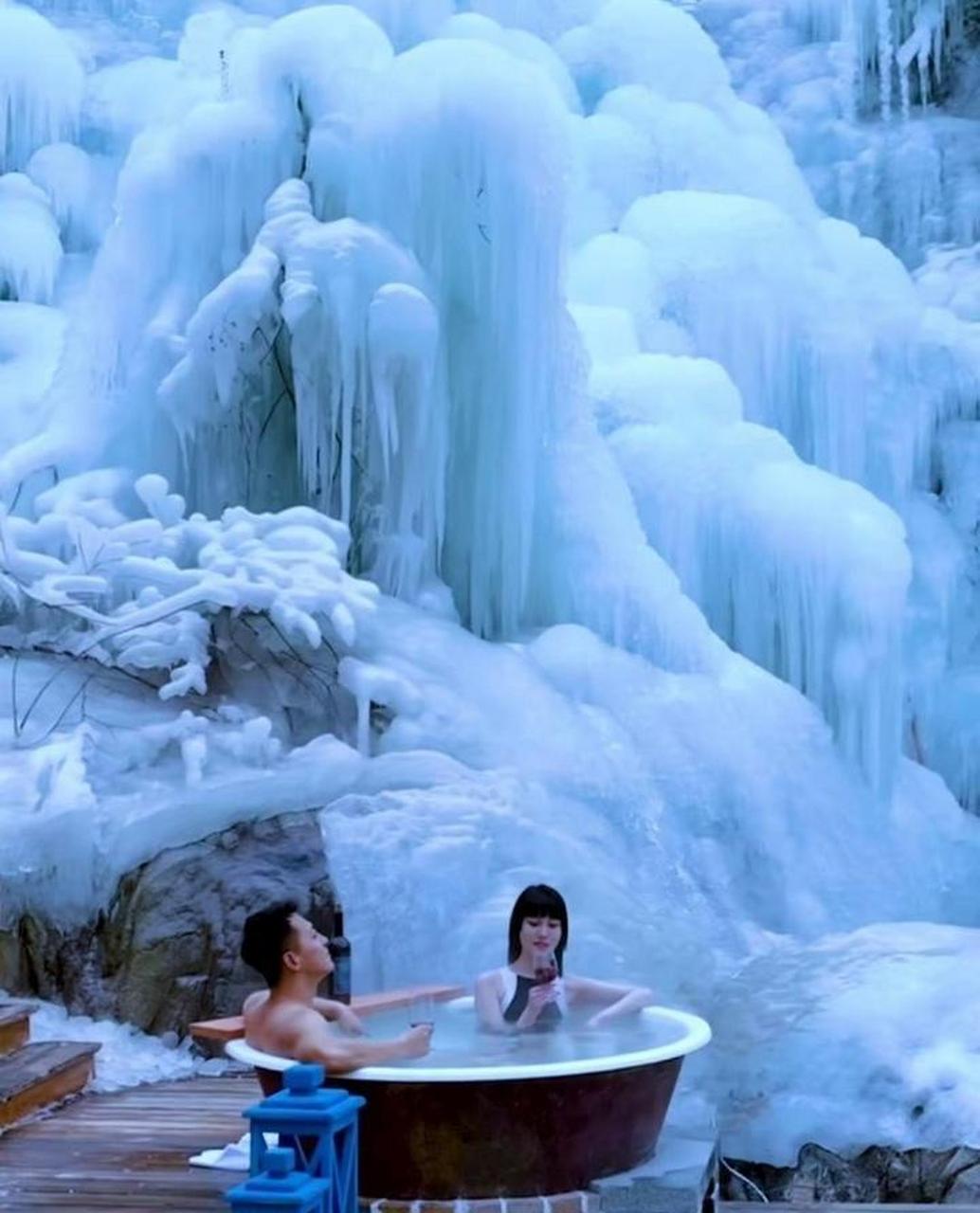 下雪泡温泉的照片图片