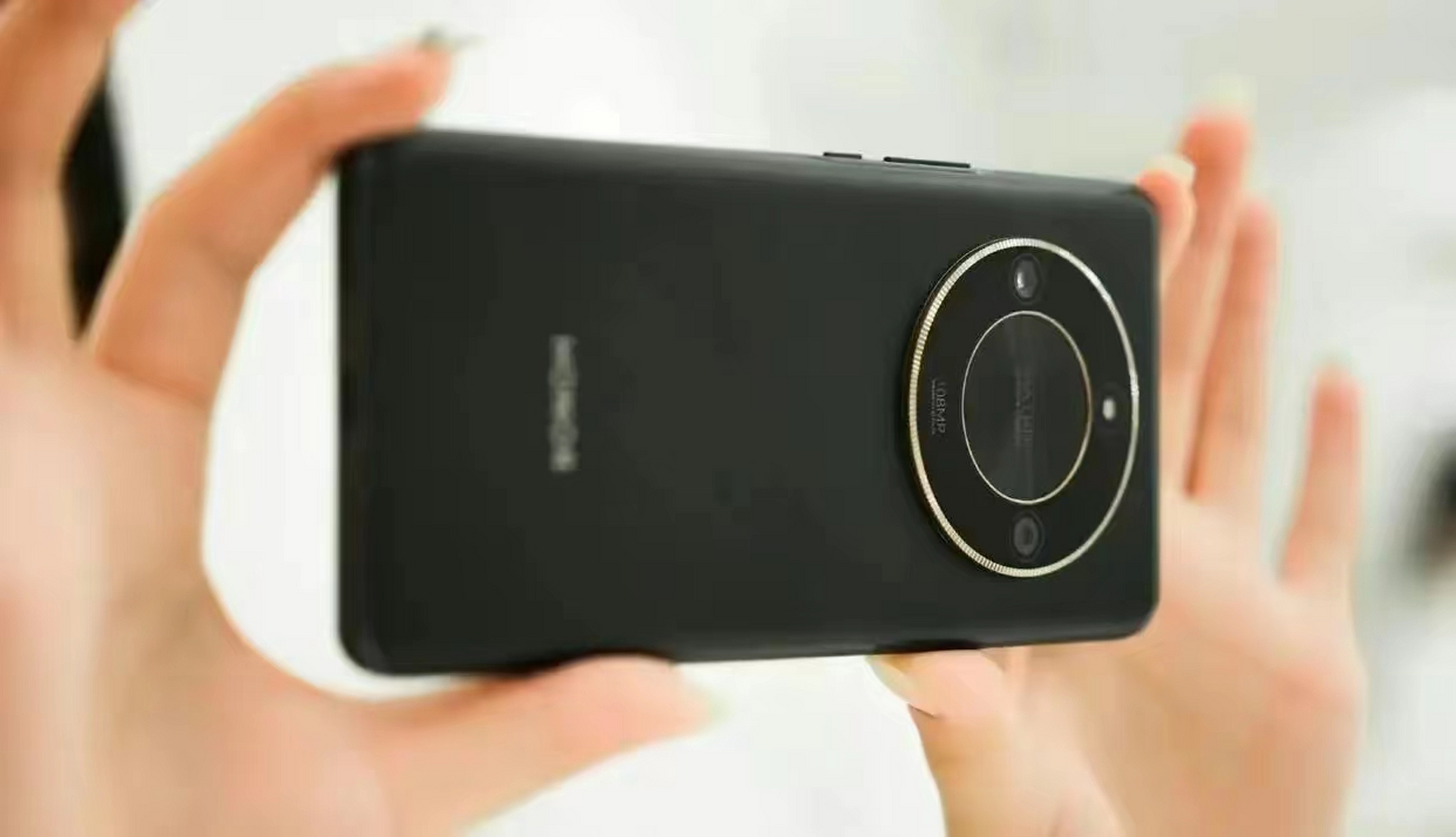 不知道大家发现没有,荣耀x50这款手机,是荣耀对标红米note12turbo的