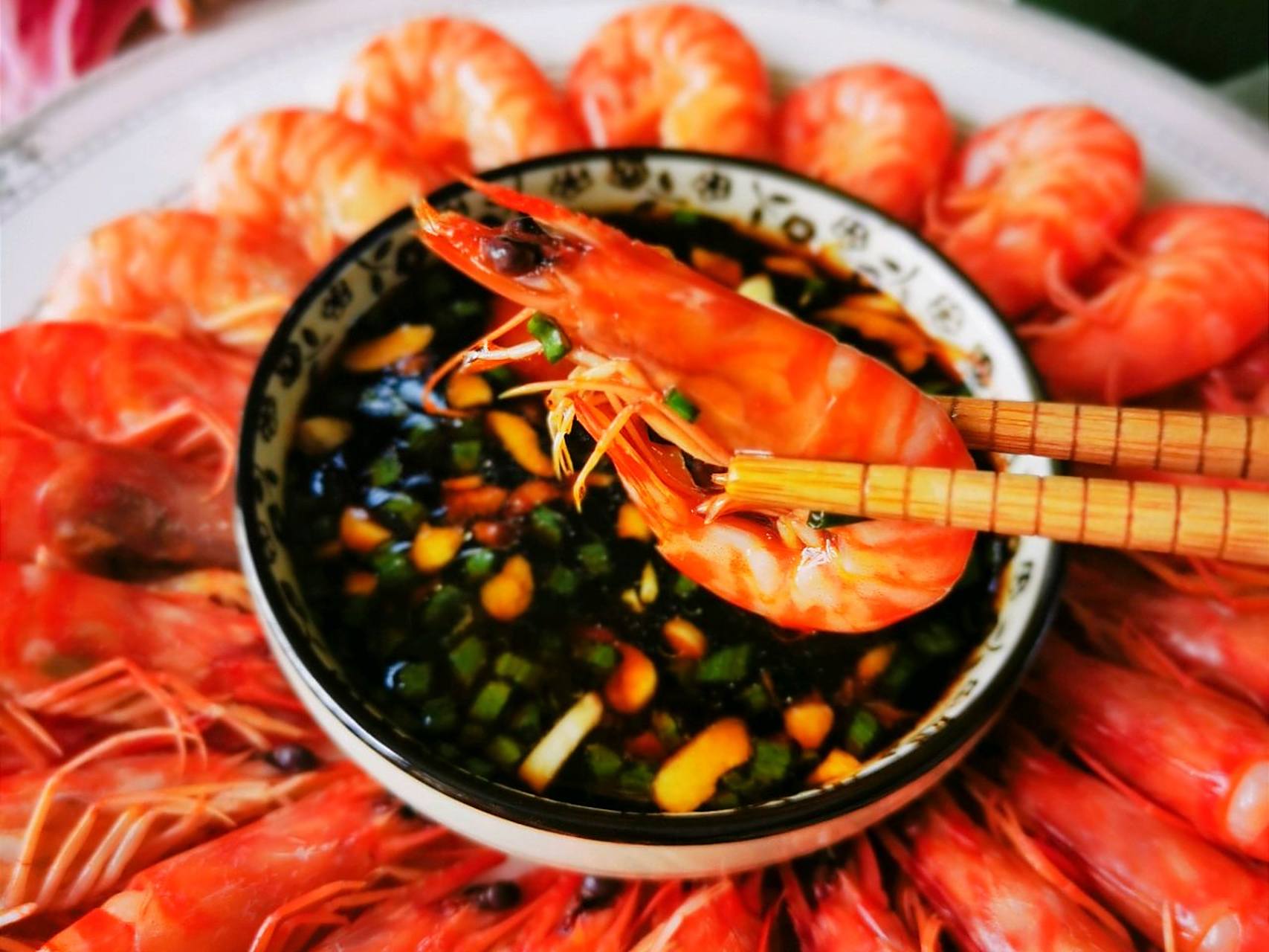 白灼斑节虾 夏日炎炎,难免胃口不佳,白灼斑节虾,开胃爽口,制作简单