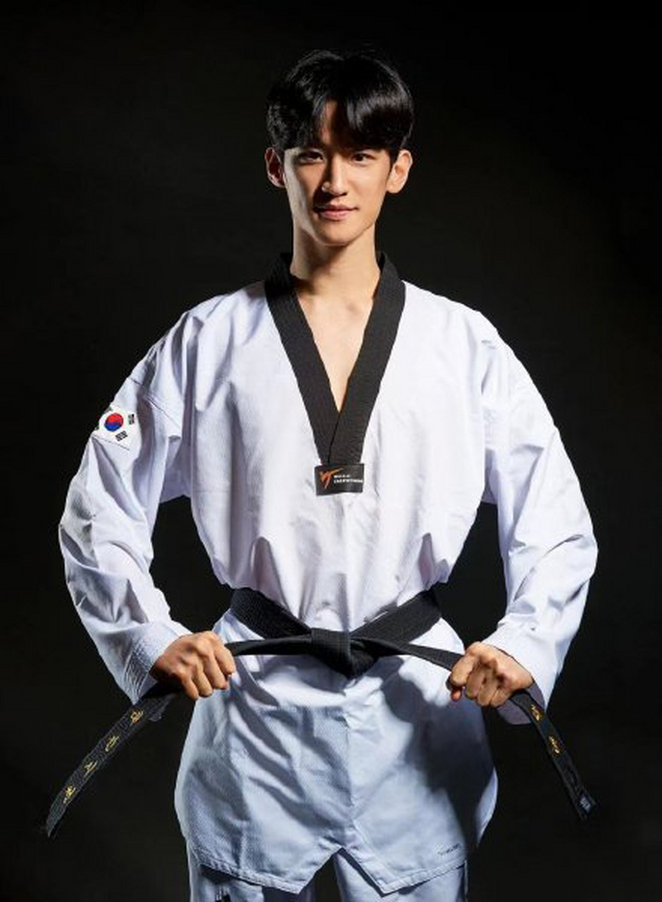 跆拳道界全民偶像,现世界排名第一的韩国选手李大勋在刚刚结束的淖佑