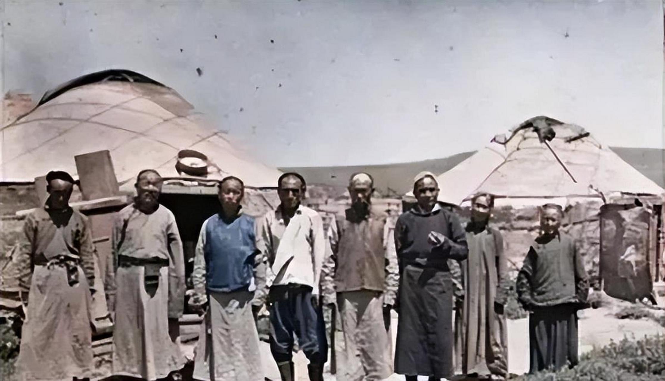 这是1909年一位法国人潜入中国悄悄拍摄的大清朝的彩色照片,图中这些