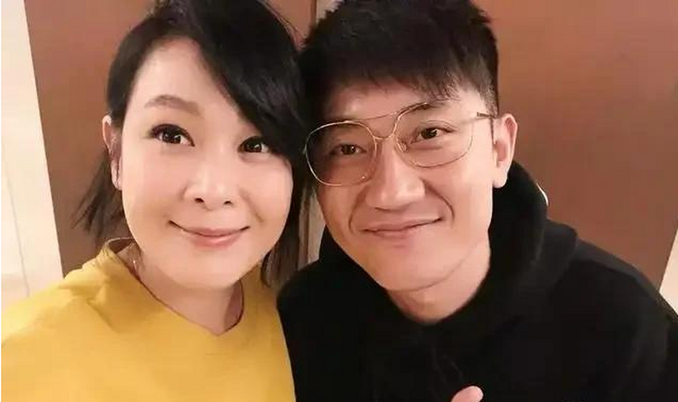 45岁的刘若英生子,有记者表示惊讶:"你不是和老公公开分房睡吗?