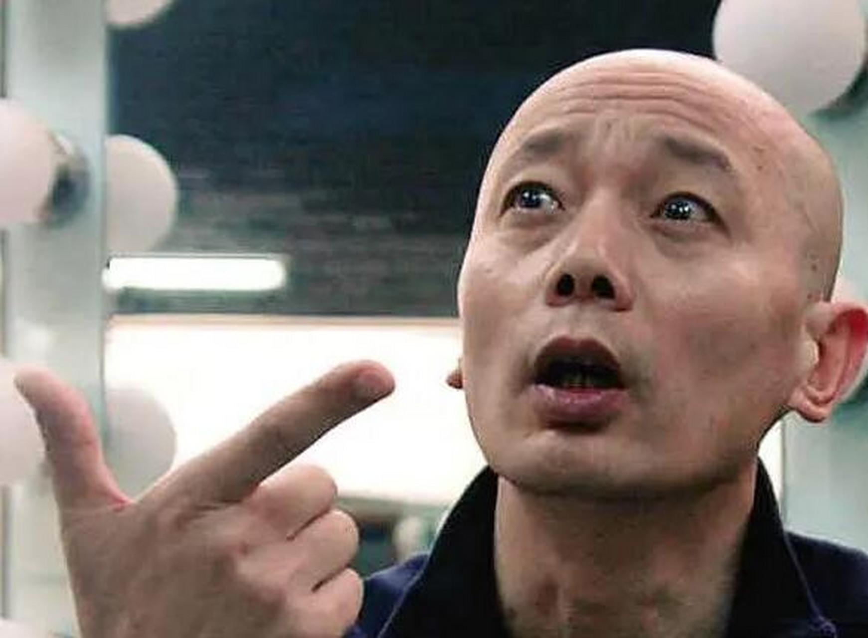 70年代,少年葛优脱颖而出,拥有浓密的头发和帅气的容貌.