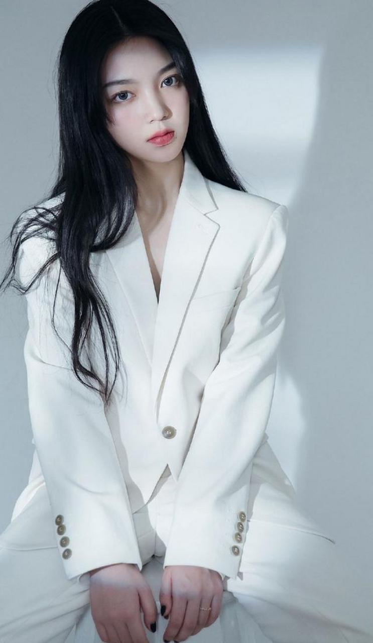 长发西装美女,气质高冷