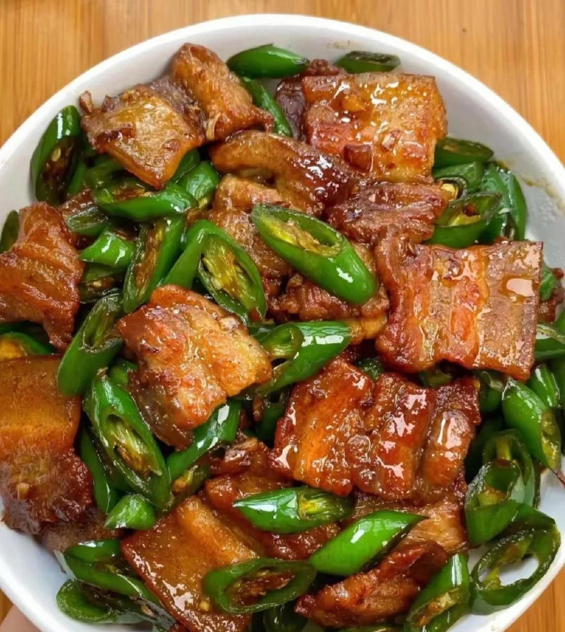 又香又辣的家常菜辣椒炒肉,嫩滑入味,鲜美可口,营养丰富,零失败做法