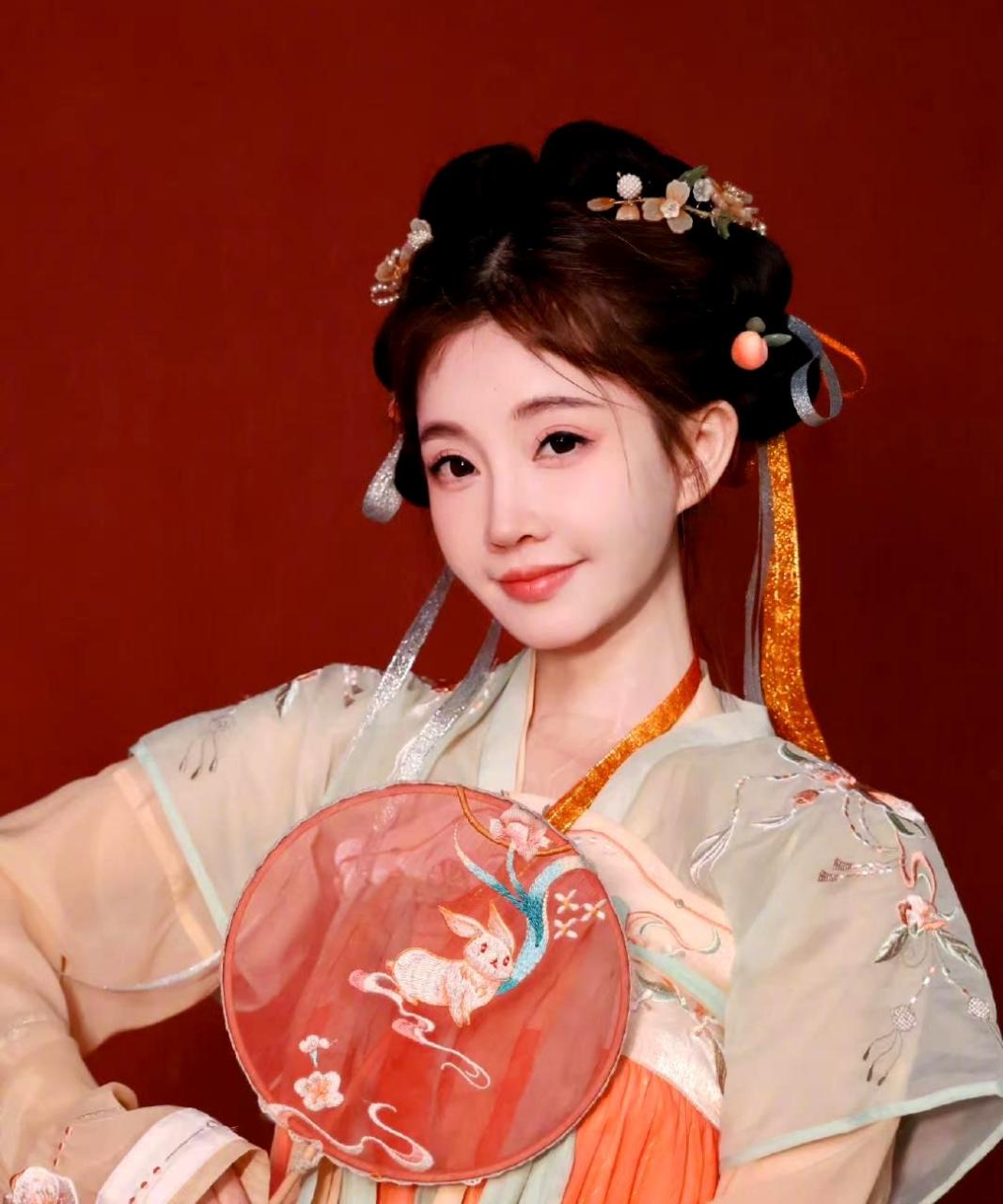 你觉得冯提莫穿汉服的造型怎么样?