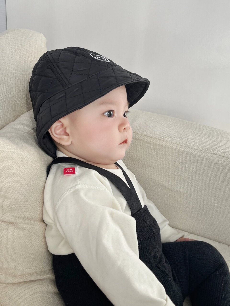 天使般的大眼萌娃	  有人愿意接手这个可爱的大眼睛宝宝吗?