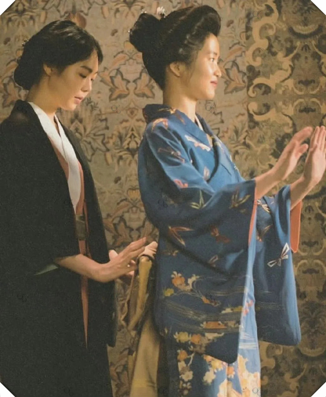 金敏喜×金泰梨  金敏喜与金泰梨的组合,奇妙而不可思议,就像是一场