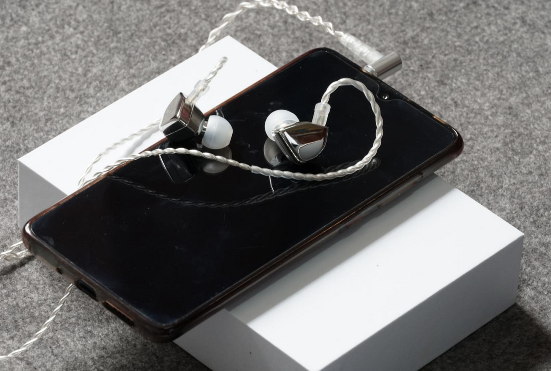 30,iphone xr ikko itm05,索尼zx505,山灵m6pro四部前端播放设备的