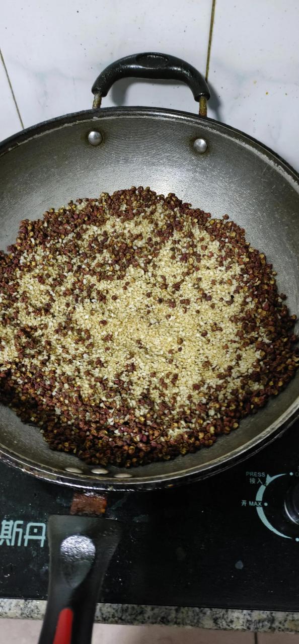 花椒炒盐,干活腰伤了一个月,怎么也好不了,听朋友说了一个偏方.