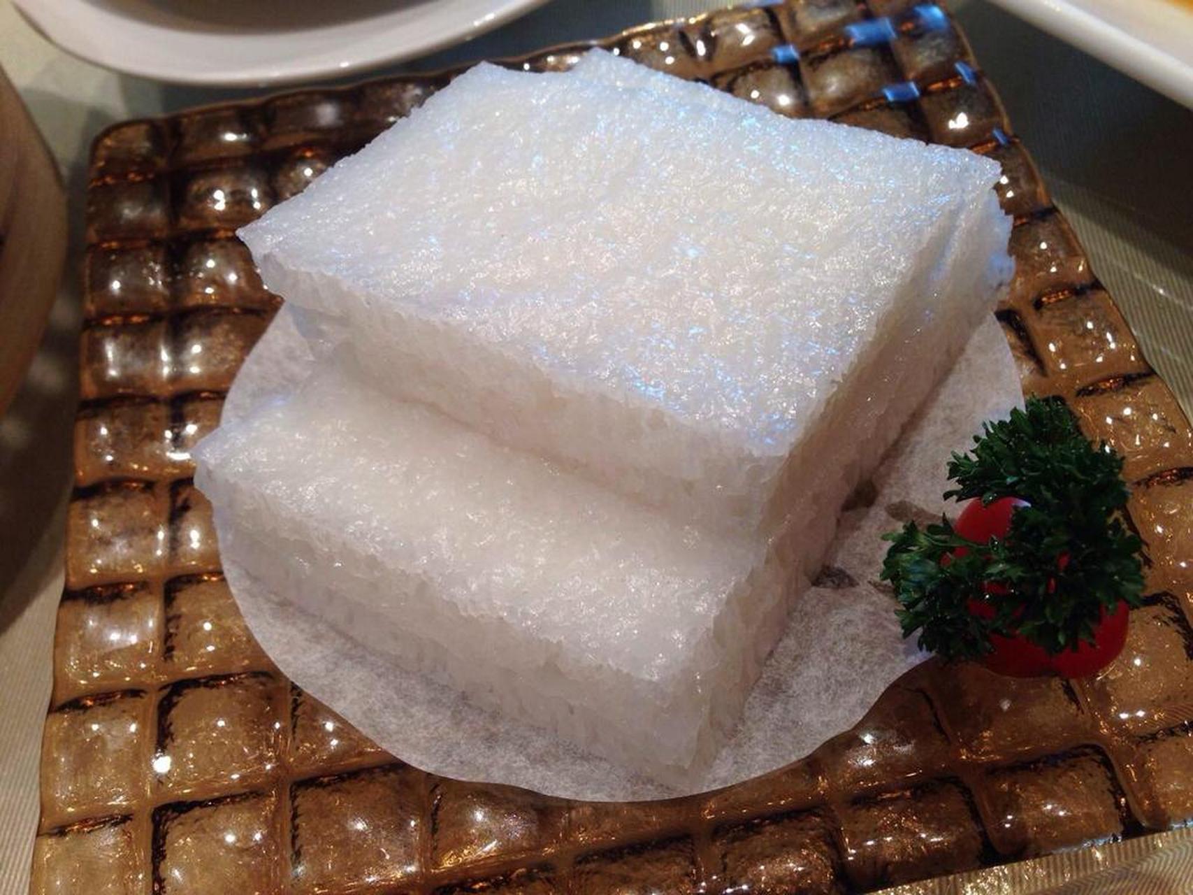 白糖糕一般指伦教糕.