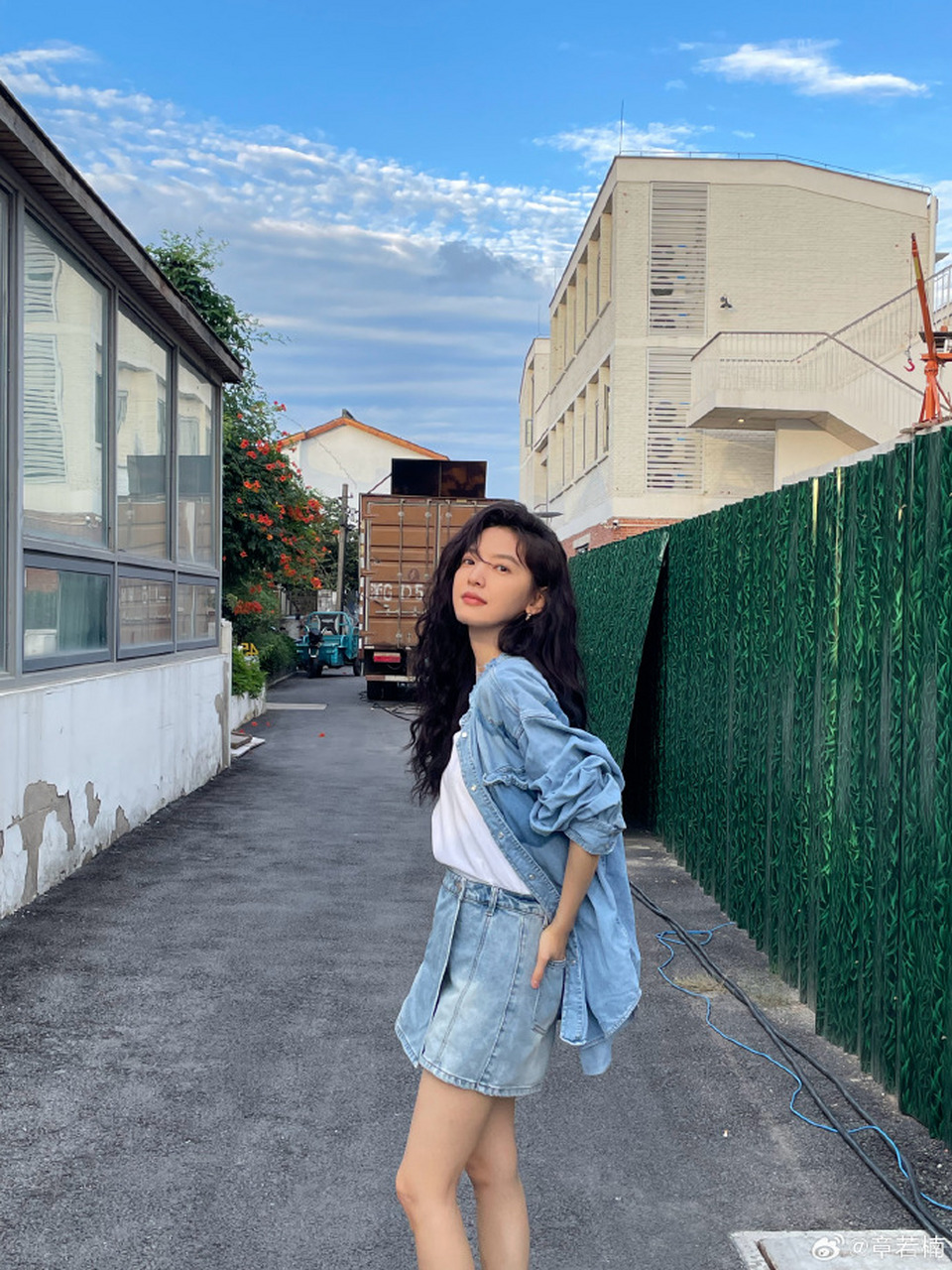 章若楠# 简直太瘦了,腿比我胳膊还细…… 弱弱的问一句,她跟陈伟霆